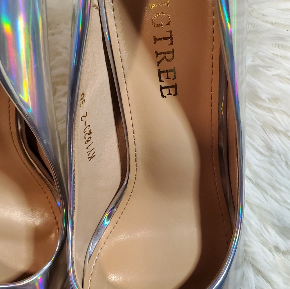 Heels - Picture 2 of 7